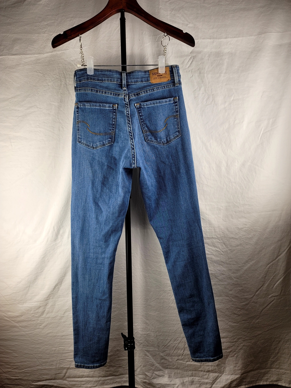 Signature by Levi Strauss Gold Mid-Rise Skinny Jeans Women Size 2M W26 L30 Blue - Picture 10 of 11